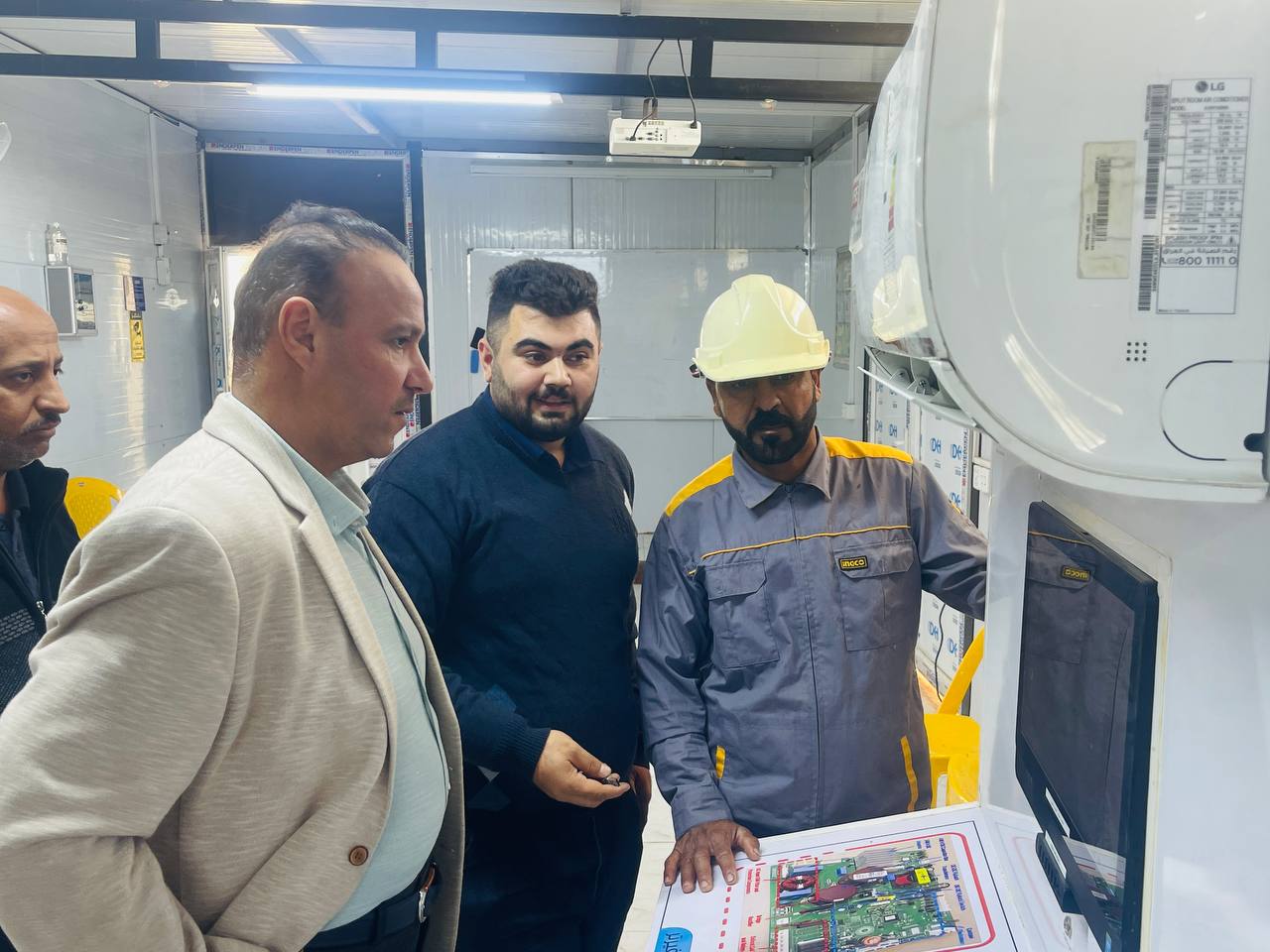 إطلاق منظومة ذكية لمراقبة أداء المكيف برعاية عميد كلية الهندسة والتقنيات الهندسية"..
