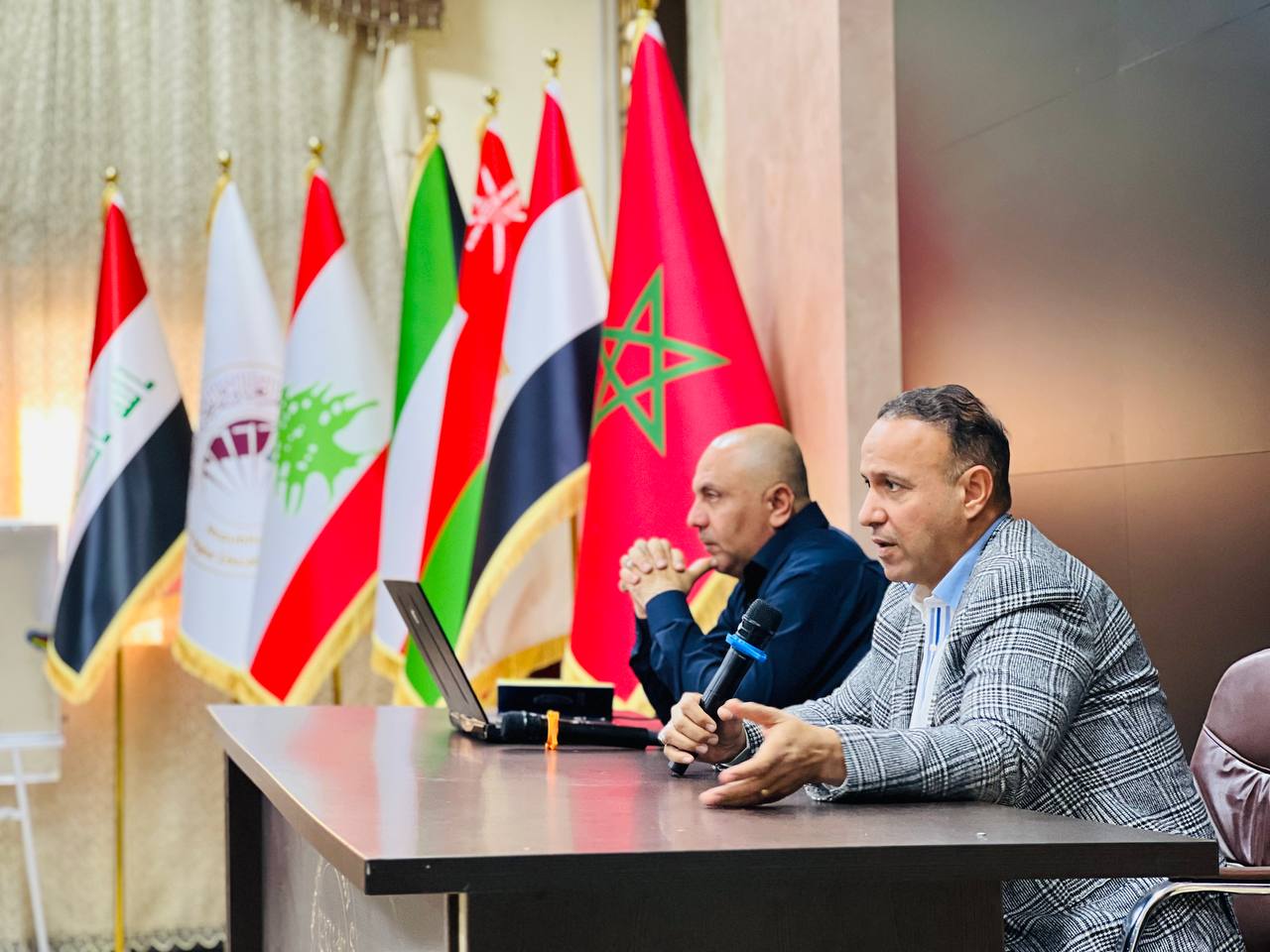 عميد كلية الهندسة والتقنيات الهندسية يعقد اجتماع مع الأقسام الهندسية استعداداً للامتحانات الفصلية للمرحلة الاولى  ..