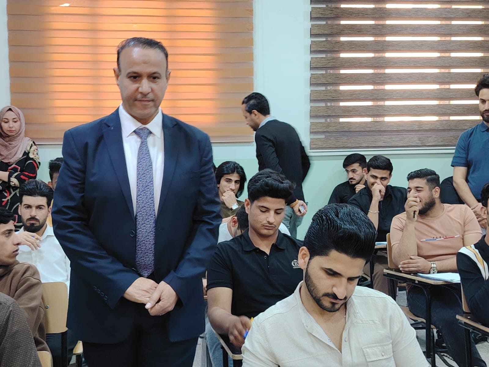 تفقد عميد الكلية الأستاذ المساعد الدكتور أزهر محسن عبد، الامتحان التقويمي التجريبي ..