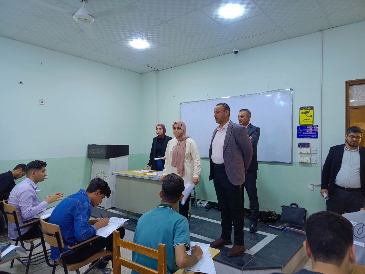 جولة تفقدية لعميد كلية الهندسة والتقنيات الهندسية لضمان سير امتحانات الفصل الأول بنجاح