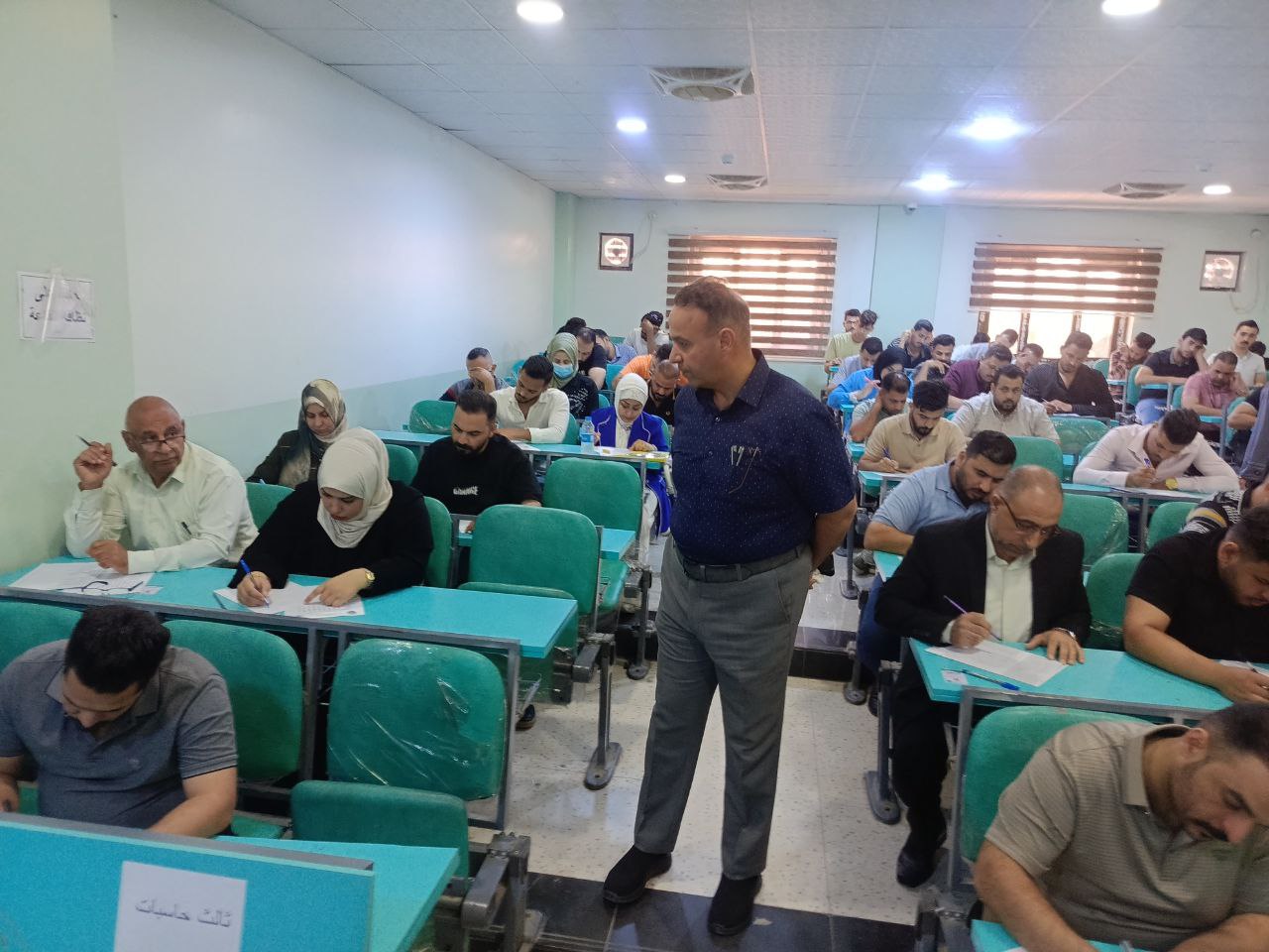انطلاق امتحانات كلية الهندسة والتقنيات الهندسية بزيارة العميد لقاعات الامتحانات لتأمين سير العملية بنجاح