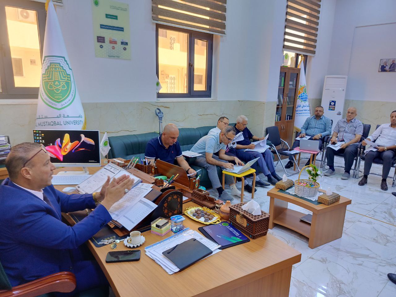 اجتماع السيد عميد  كلية الهندسة والتقنيات الهندسية   لمناقشة مشاريع التخرج  ....