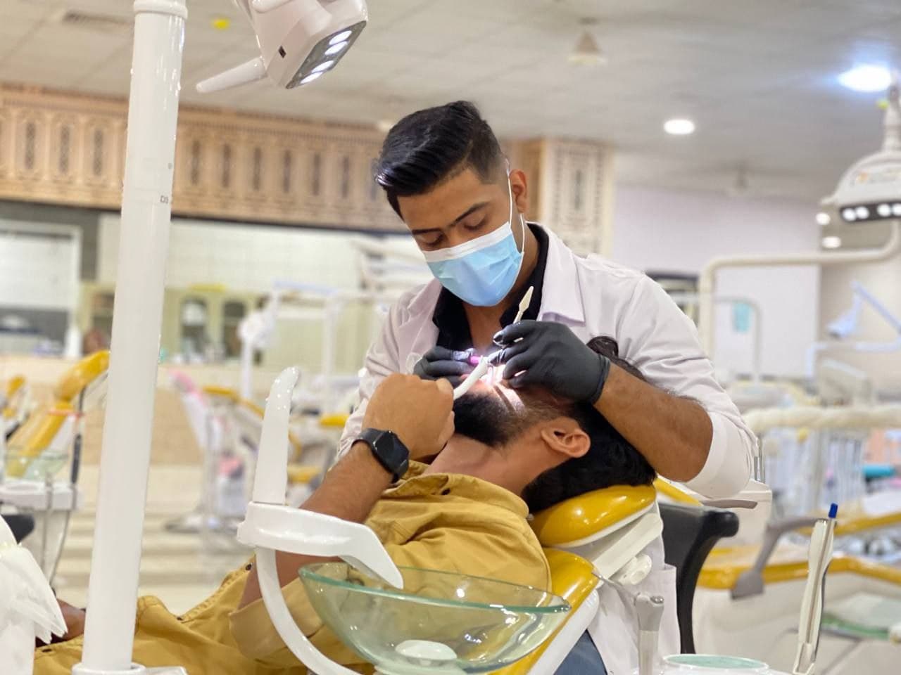 جانب من ابداعات طلبة كلية المستقبل الجامعة قسم طب الاسنان المرحله الخامسة