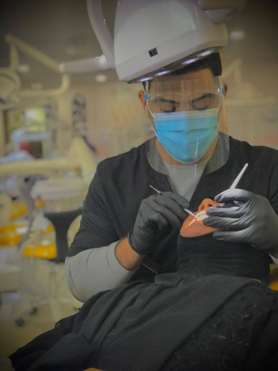 أبداع الطالب امير عباس في عمل الحشوات في عيادات طب الأسنان