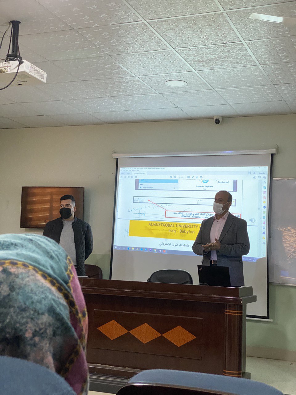 ورشة تدريبيه حول تطوير مهارات الكادر في مجال التعليم الالكتروني في كلية المستقبل الجامعه.   