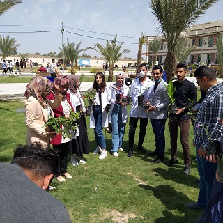 حملة تشجير في كلية المستقبل الجامعة من قبل طلبة قسم تقنيات الاشعة