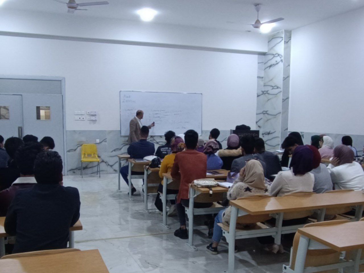 ندوة علمية بعنوان  "How can you be competant in English"