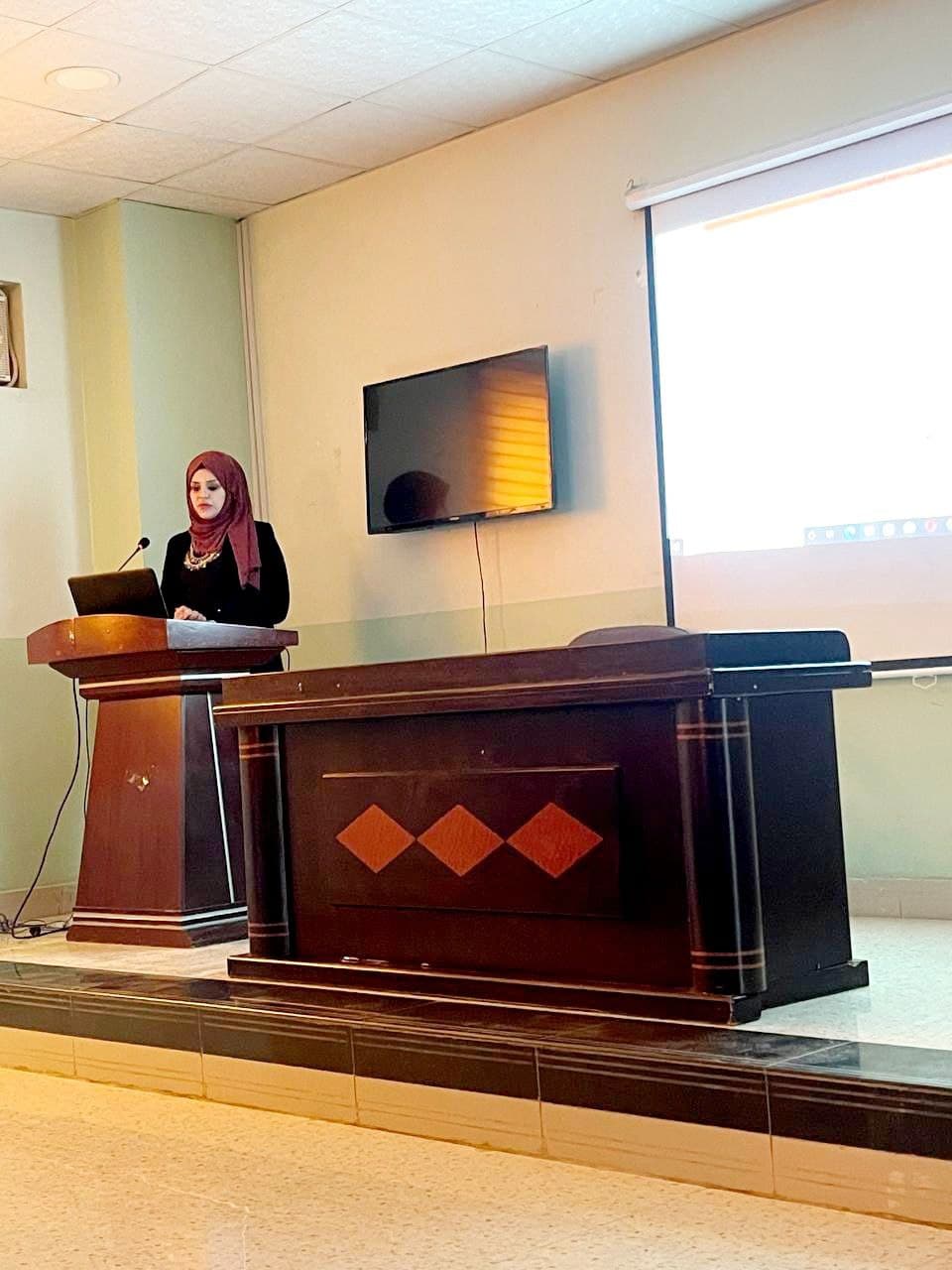 ندوه عليمة للست زينب احمد عباس بعنوان: (اهمية استخدام الموجات الكهرمغناطيسية في الطب والتشخيص ) 