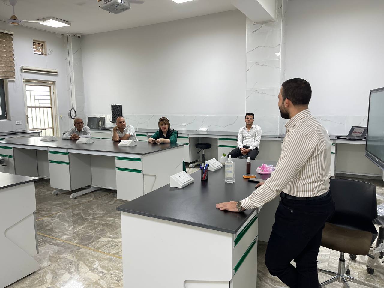 كلية طب الأسنان تقيم ورشة علمية بعنوان امراض اللثة