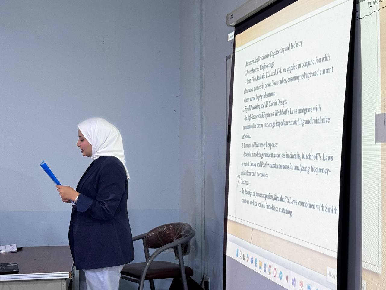 تقديم سمنر من قبل طلاب المرحلة الثانية في مادة الدوائر الكهربائية