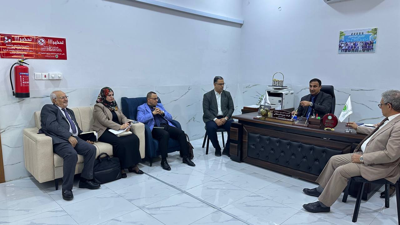 السيد عميد كلية العلوم (ا.م.د فرات حمزة عبد كاظم) يعقد اجتماعا مع السادة رؤوساء ومقرري الاقسام حول التنمية المستدامة ...