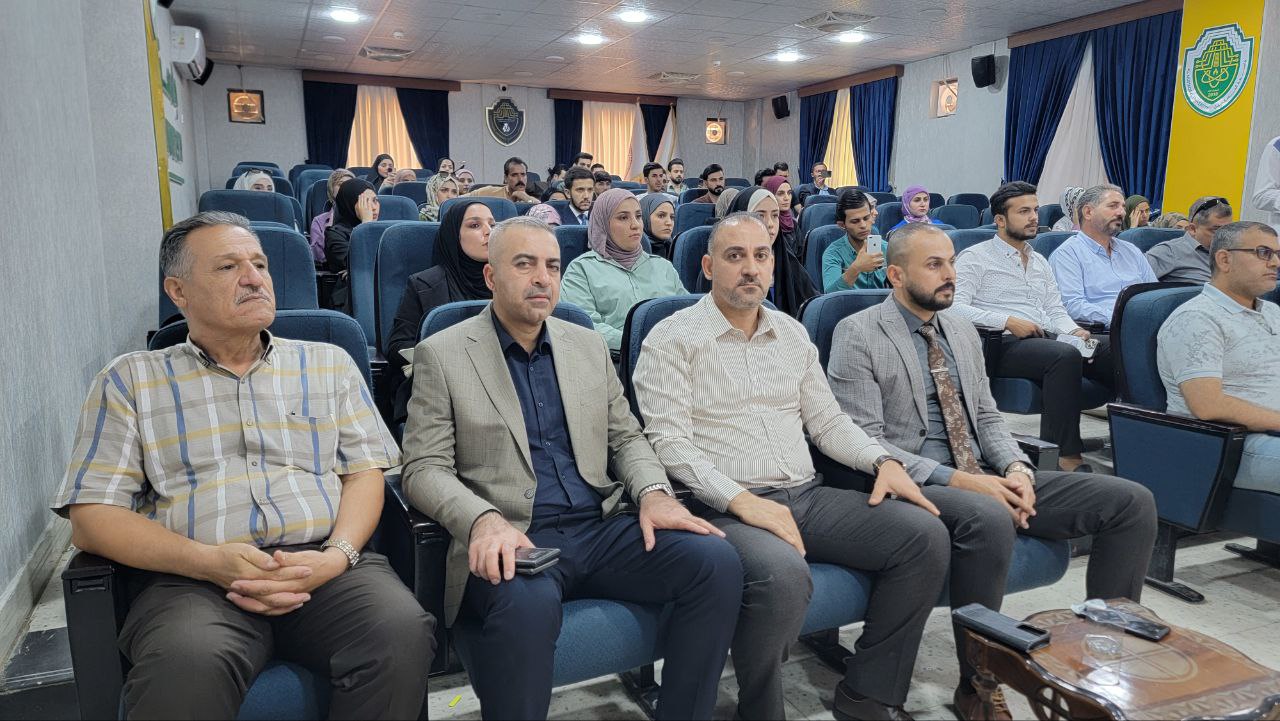 حضور كادر قسم الكيمياء الحياتية  ندوة لطلبة قسم الفيزياء الطبية في كلية العلوم