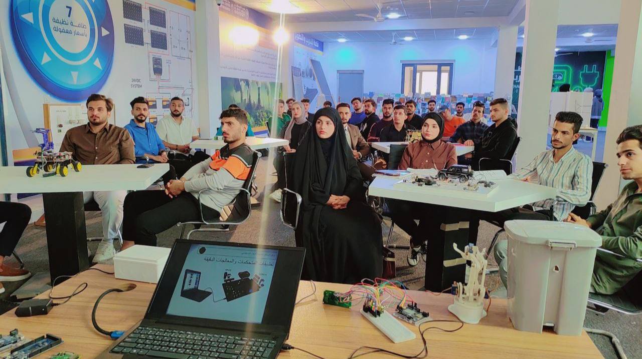 Second-Year Cybersecurity Students Visit the Al-Mustqbal Center for Artificial Intelligence Applecations 