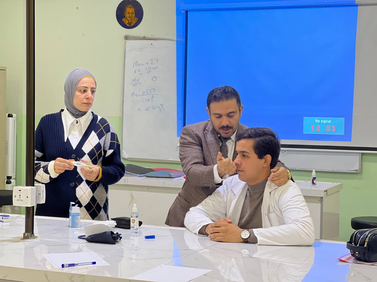  شارك سفراء الاستدامه في كلية العلوم قسم الفيزياء  بالورشة العلمية بعنوان (الورشة التعلمية لاستخدام المحارير ) باشراف المعيدة م.م علي جعفر و م. افراح حسين جهاد م. نور الهدى احمد كاظم  