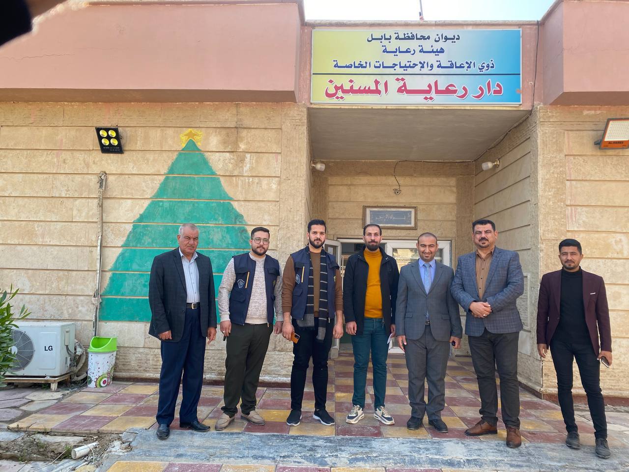 الزيارة الاولى لدار المسنين