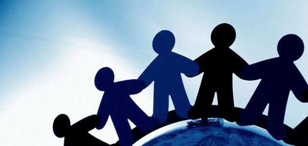 المنظمات الحكومية وغير الحكومية هي مجموعات من الناس الذين يعملون بتنسيق لتحقيق هدف مشترك