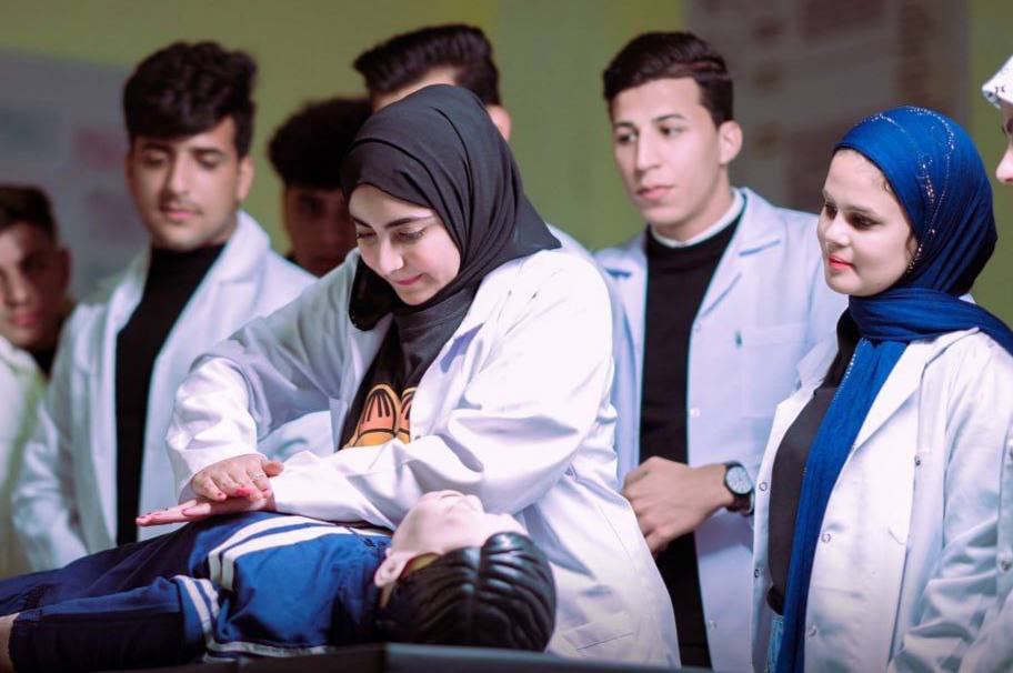 قسم تقنيات التخدير في كلية التقنيات الصحية و الطبية  ينظم ورشة علمية بعنوان (تعليم الطلبة قياس الفعاليات الحيوية)
