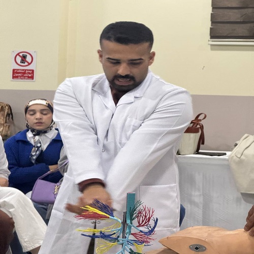 ورشة عملية  لتعليم انعاش القلب ال cpr لطلبة المرحلة الاولى
