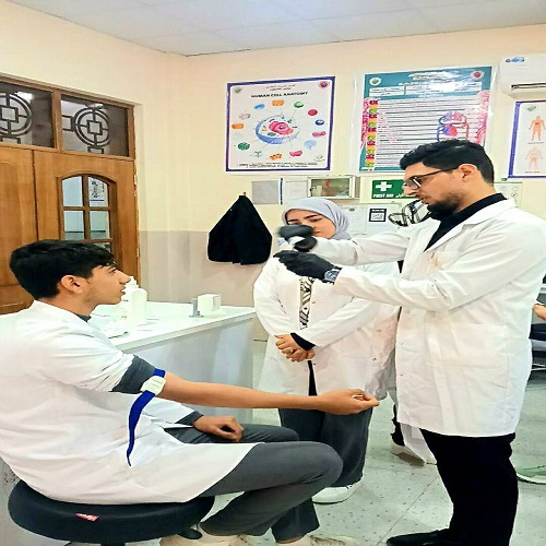 ورشة حول سحب الدم لطلبة المرحلة الاولى
