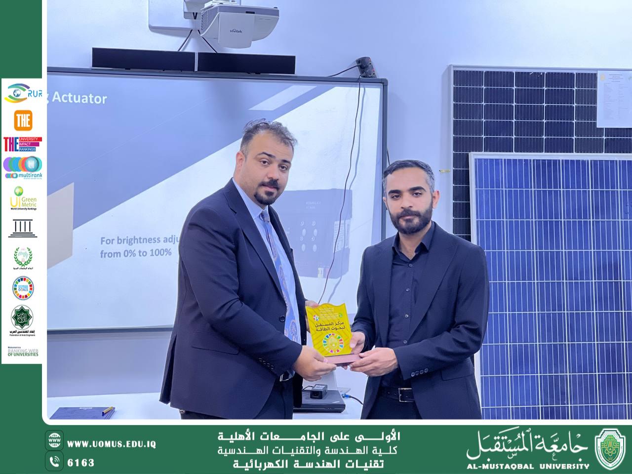 قام السيد رئيس قسم تقنيات الهندسة الكهربائية بتكريم المهندس امير الذي قام بالقاء ورشة عن الأبنية الذكية في مركز المستقبل لبحوث الطاقة