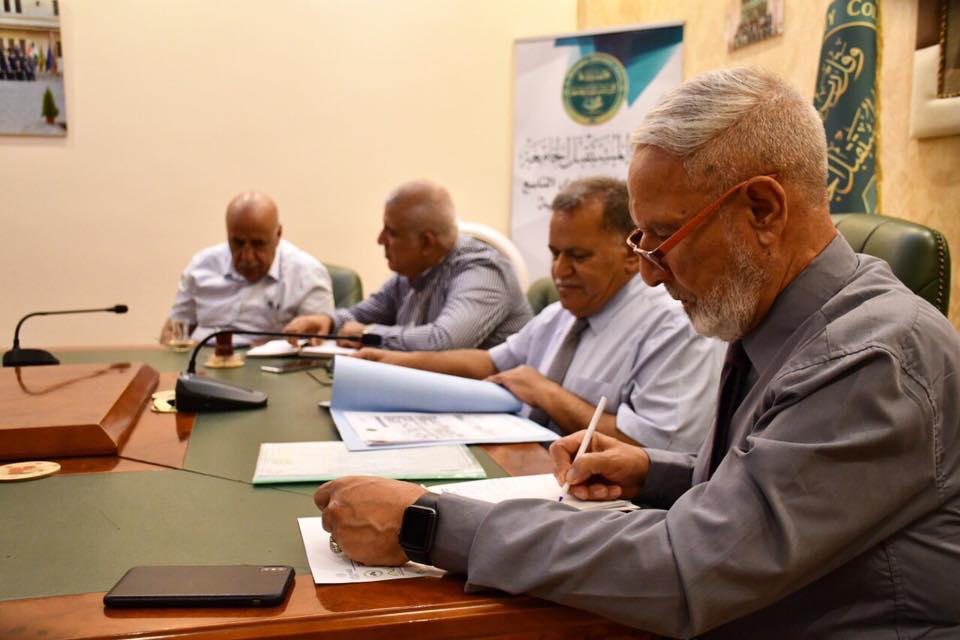 إجراء مقابلة المتقدمين للتعين بصفة مدرس او مدرب لغة إنكليزية