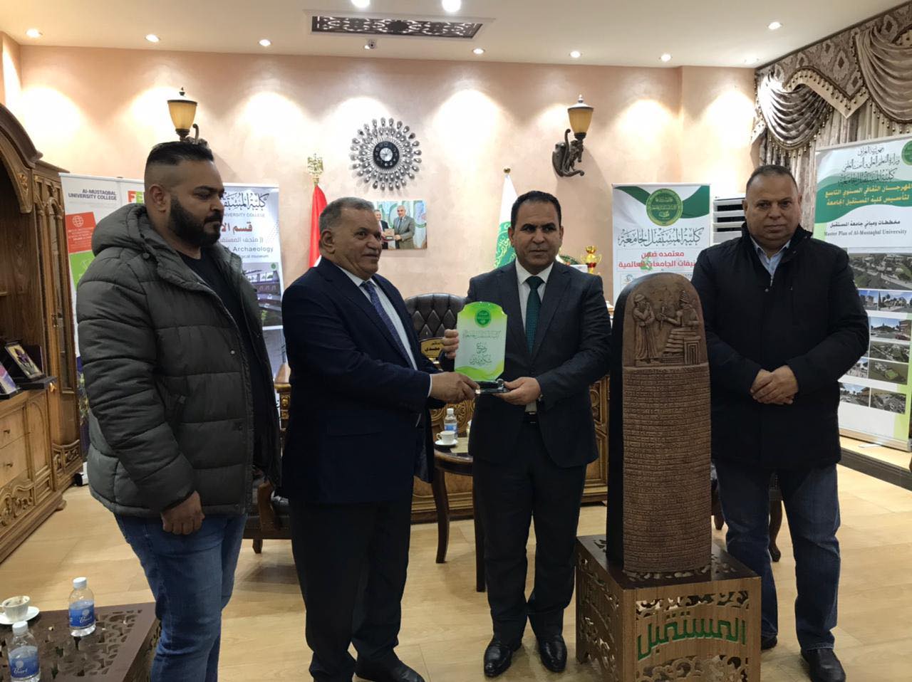 السيد عميد كلية المستقبل الجامعة يستقبل السيد محافظ بابل الأستاذ الدكتور حسن منديل