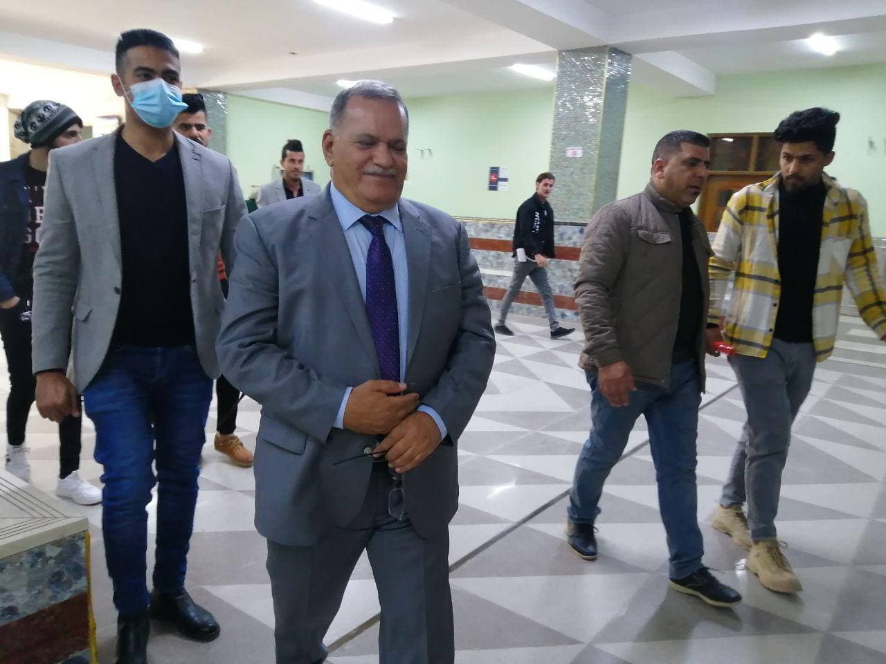 تفقد السيد عميد كلية المستقبل الجامعة سير العملية الدراسية في الاقسام الطبية 