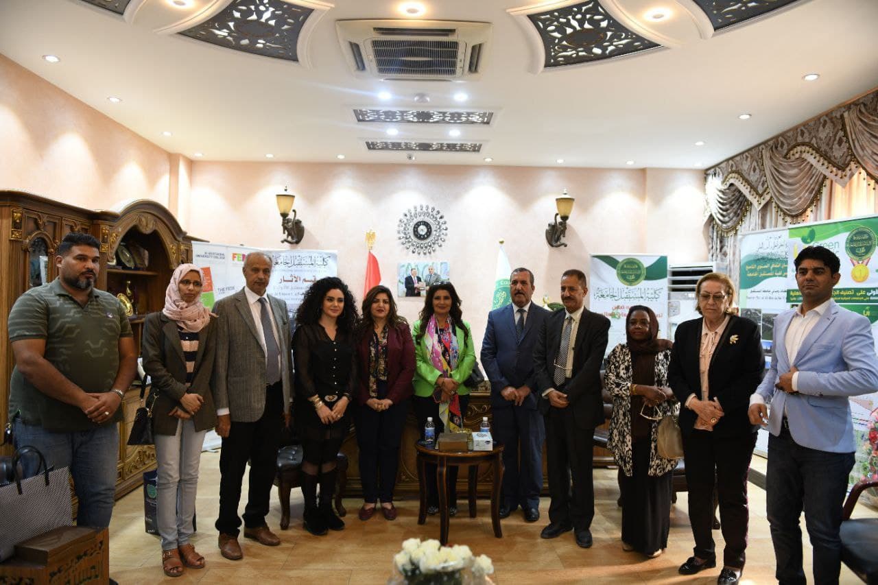وفد من الاعلاميات العربيات يزور كلية المستقبل الجامعه