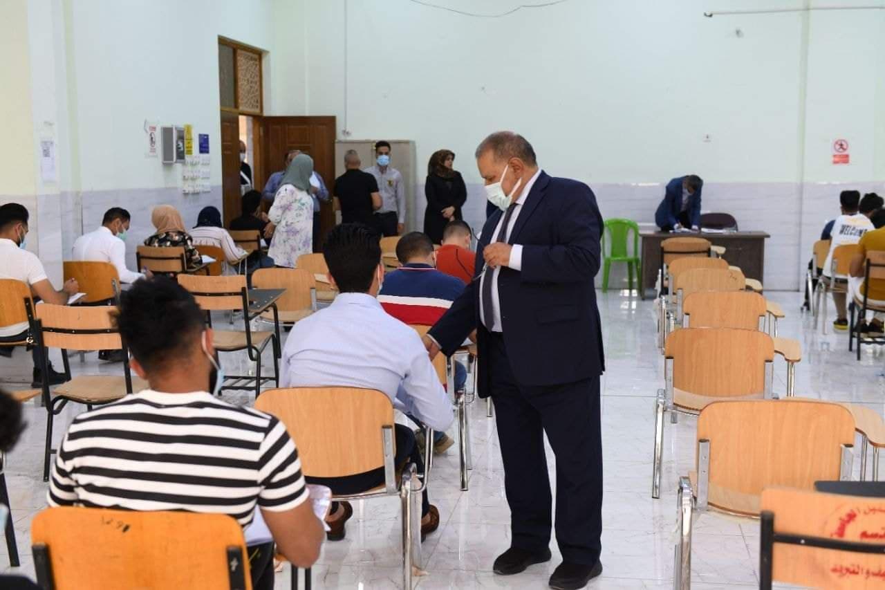 عميد كلية المستقبل الجامعة الاستاذ المساعد الدكتور حسن شاكر مجدي المحترم والسادة المعاونين يواصلون متابعة سير الامتحانات الحضورية لليوم الرابع على التوالي
