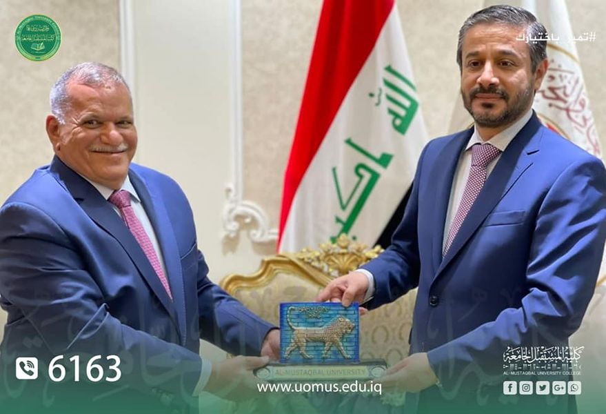 السيد عميد كلية المستقبل الجامعة يقدم التهاني الى معالي وزير التعليم العالي والبحث العلمي الدكتور نعيم العبودي المحترم 
