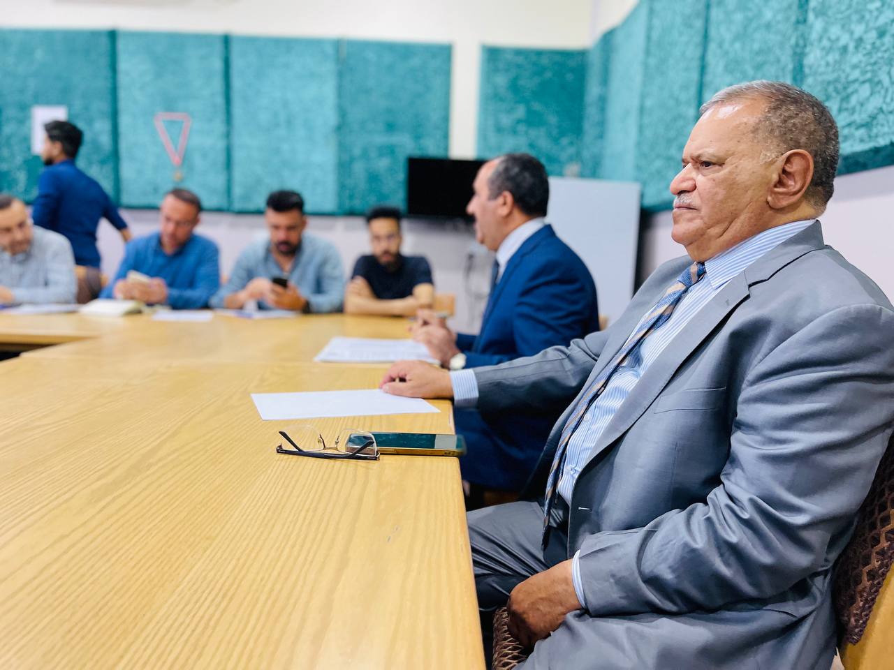 السيد عميد كلية المستقبل الجامعة يعقد اجتماعا مع اللجنة المكلفة بمتابعة إجراء الامتحان التقويمي الوزاري 