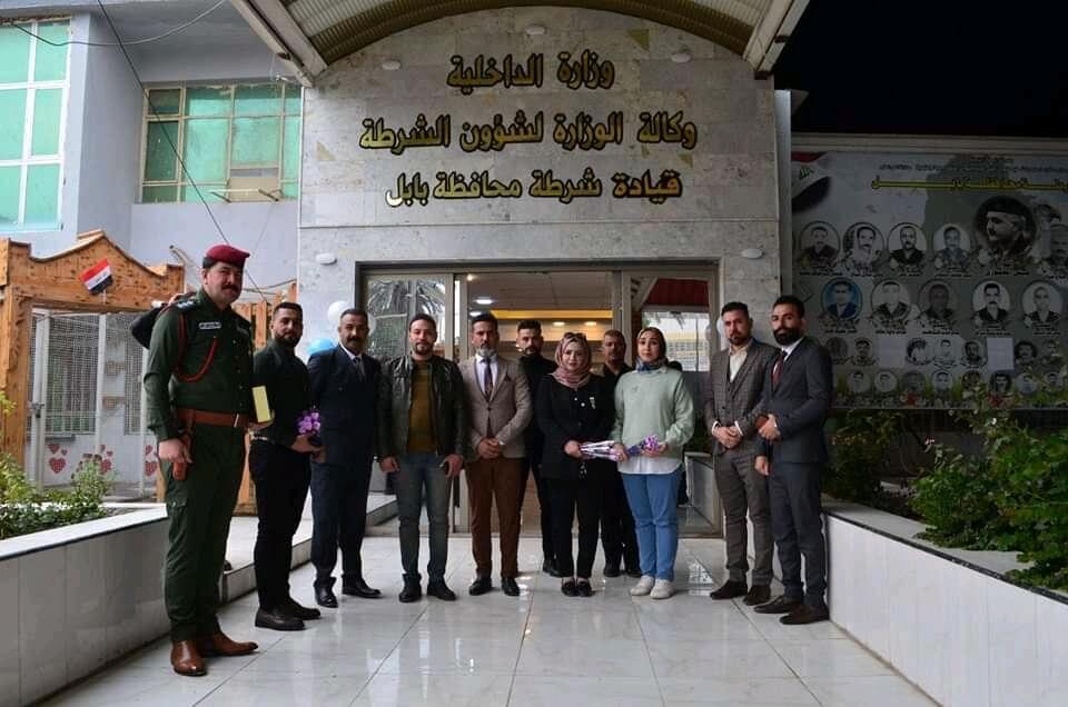 بمناسبة عيد الشرطة العراقية قسم الإعلام في كلية المستقبل الجامعة يزور قيادة شرطة بابل 
