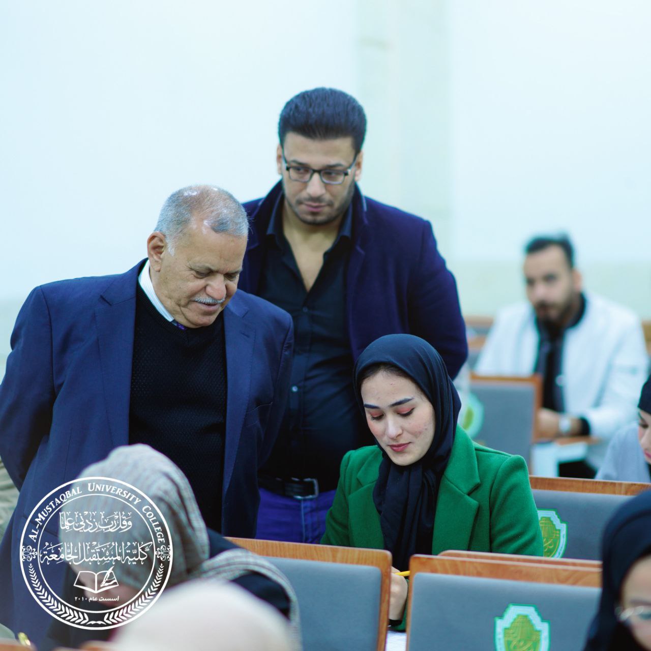 السيد عميد كلية المستقبل الجامعة يتفقد سير الامتحانات النهائية للفصل الدراسي الاول لطلبة المرحلة الاولى للعام الدراسي 2022-2023 